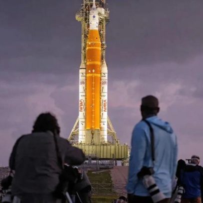 Astronautas da Artemis II acordam na cápsula Orion e entram em órbita da Terra