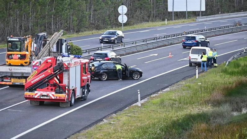 Colisão na A8 deixa três feridos ligeiros junto à zona industrial de Caldas