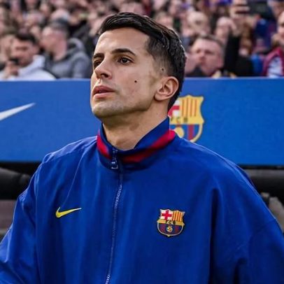 João Cancelo faz declaração emotiva após morte da mãe e depressão do pai