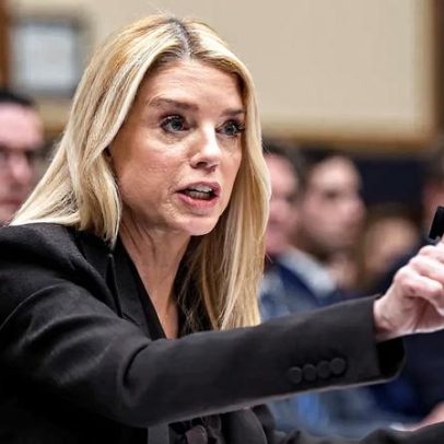 Trump demite a procuradora-geral Pam Bondi