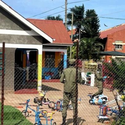 Quatro crianças mortas em escola no Uganda após ataque com faca
