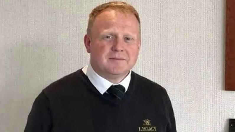 Diretor de funerária entrega cinzas erradas e impede enterro de 30 corpos