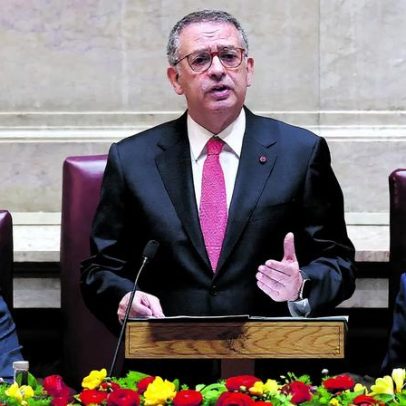 Seguro aponta incumprimento da Lei Fundamental como raiz da frustração portuguesa