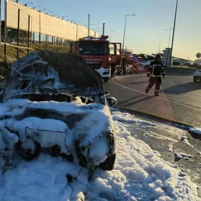 Agente da PSP ferido ao ajudar a combater incêndio num carro em Faro