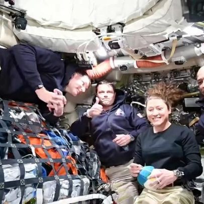 Astronautas da Artemis II relatam visão do planeta inteiro do espaço