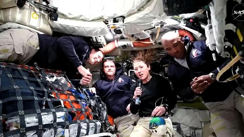 Rise, o peluche que é o quinto elemento da Missão Artemis II