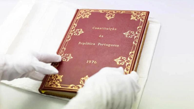 Constituição de 1976