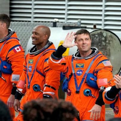 Astronautas da Artemis II a caminho da Lua com relógios de luxo