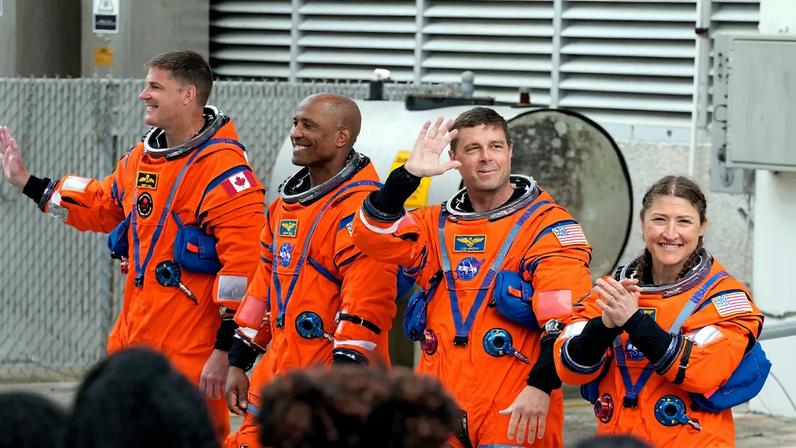 Astronautas da Artemis II a caminho da Lua com relógios de luxo