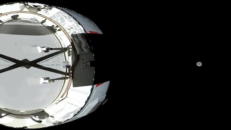 Os astronautas estão cada vez mais perto da Lua.