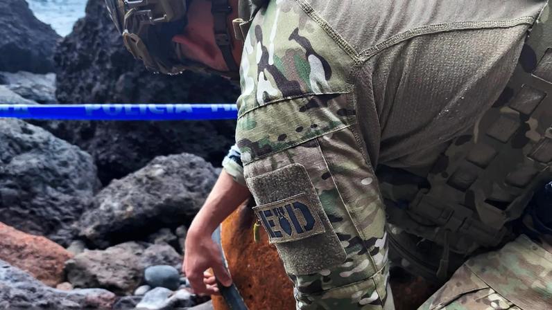 Militares foram levados da ilha Terceira até à Graciosa e desativaram o objeto.