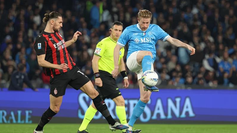 Nápoles domina AC Milan num jogo da Liga italiana