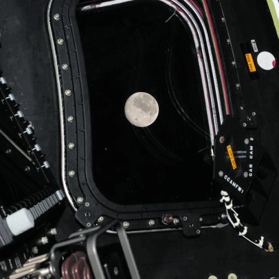 Astronautas da Artemis II observam pó lunar e cores na Lua
