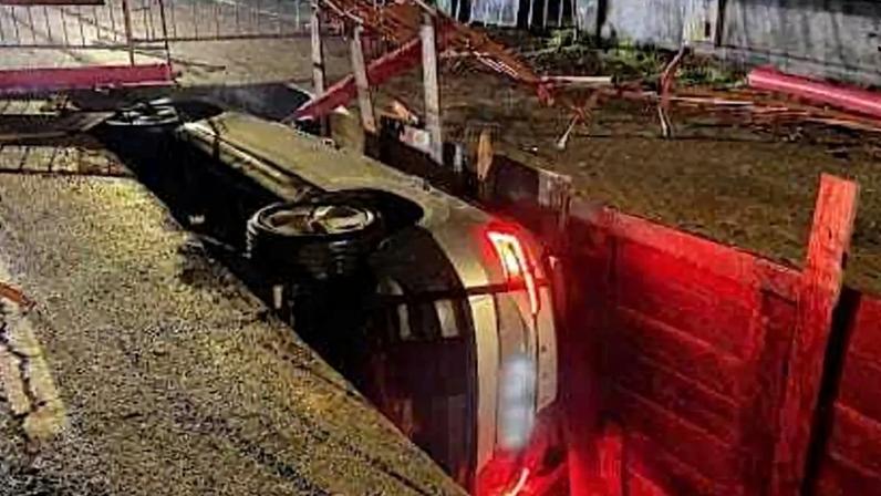 Condutora não vê obras e carro cai em buraco em Albergaria-a-Velha