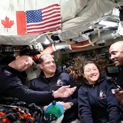 Artemis II termina com o regresso dos astronautas à Terra