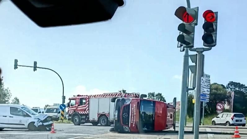 Três feridos em colisão entre carrinha e ambulância no Barreiro