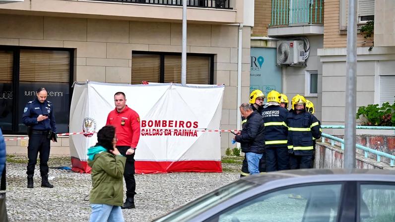 Homem morre em queda de telhado nas Caldas da Rainha
