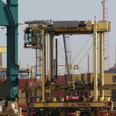 Tráfego marítimo no porto de Antuérpia paralisa-se por derrame de petróleo