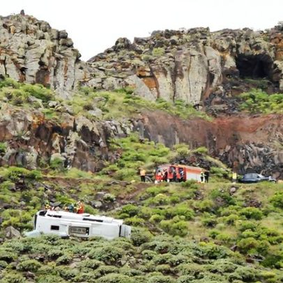 Morreu uma pessoa e 14 feridos num acidente com autocarro turístico nas Canárias
