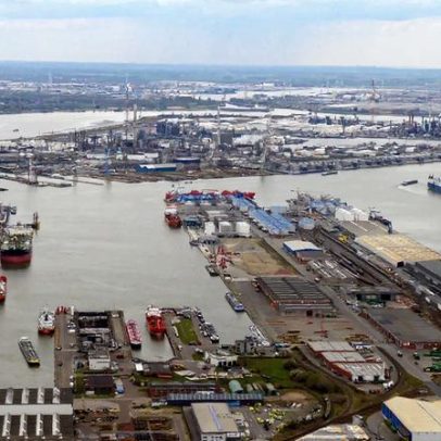 Porto de Antuérpia reabre após derrame de petróleo