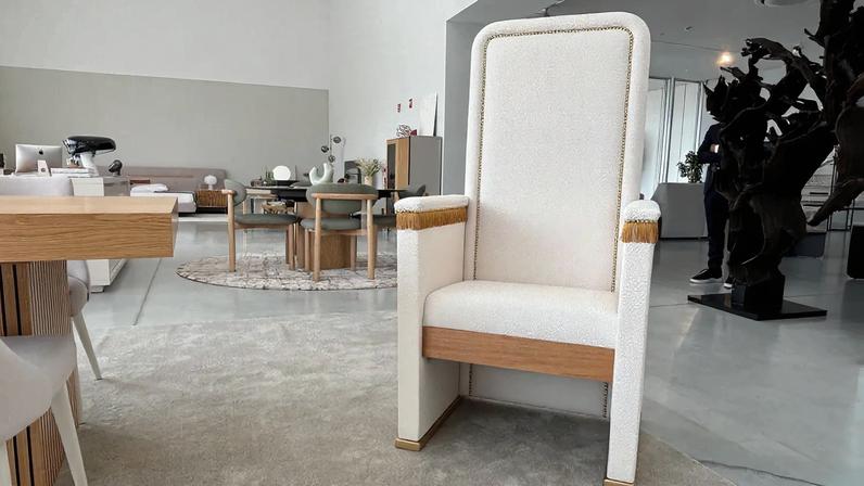 Altar e cadeirão para visita do Papa Leão XIV a Angola feitos em empresa de Paredes