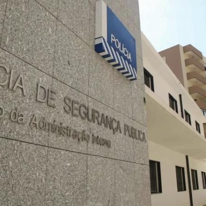 Mulher assaltada em Sintra enquanto assistia à televisão