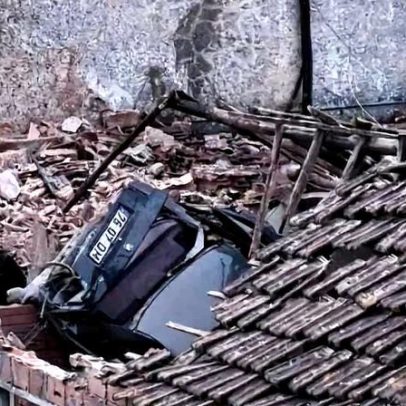 Carro em despiste cai na cozinha de casa após percorrer 80 metros