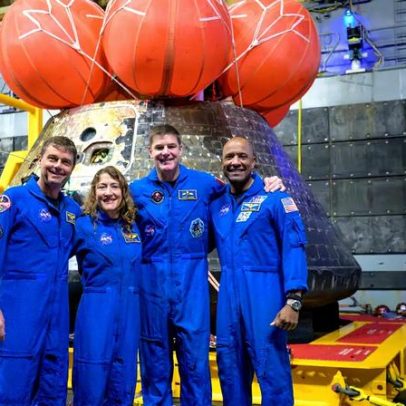 Primeira foto dos quatro astronautas da Artemis II juntos após regresso à Terra