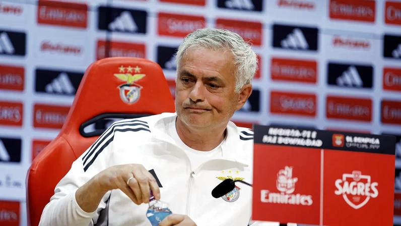 Mourinho assume liderança no Benfica, mantendo posição de influência