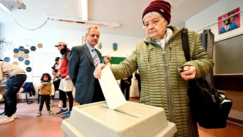 Húngaros votam nas eleições legislativas
