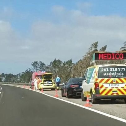 Mulher desmaiada na A8 pode ter sido agredida pelo companheiro