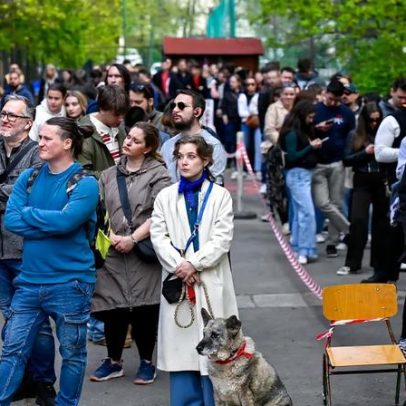 Húngaros mostram incerteza numa corrida renhida entre PM e opositor