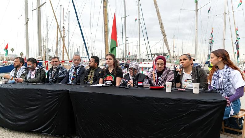 Membros da Flotilha Global Sumud rumo a Gaza