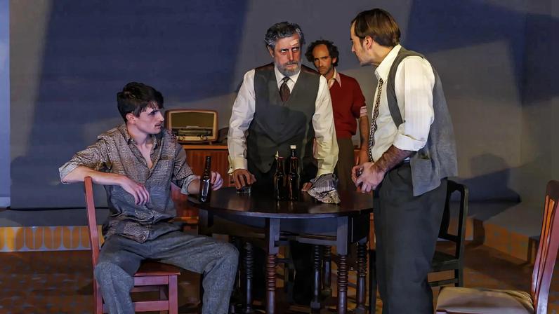 Guilherme Nini, Adriano Carvalho, José Redondo e Duarte Guimarães em 'Um Assobio no Escuro'