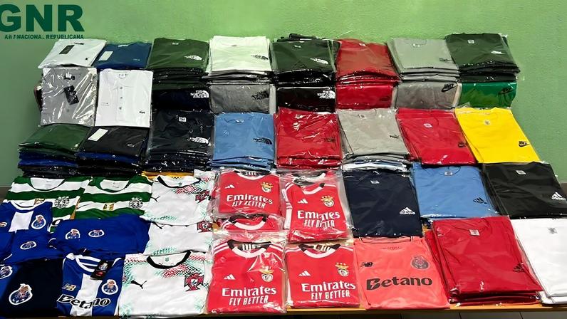 Homem identificado pela GNR de Águeda por vender vestuário contrafeito