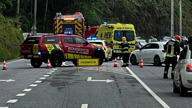 Colisão frontal em Braga deixa dois feridos