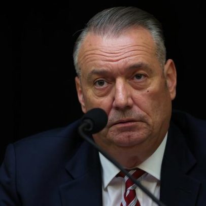 Diretor interino do ICE responsável pelo plano de deportação de Trump demite-se