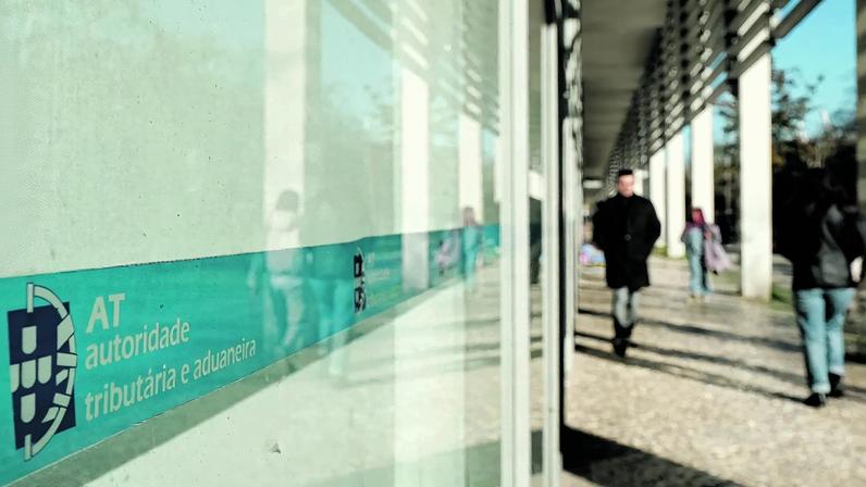 Autoridade Tributária respondeu aos contribuintes e lamentou incómodo causado