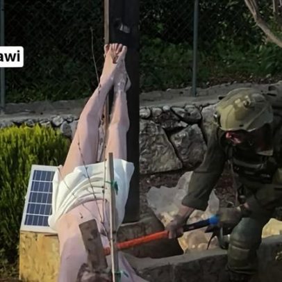 Soldado israelita destrói estátua de Jesus Cristo à martelada