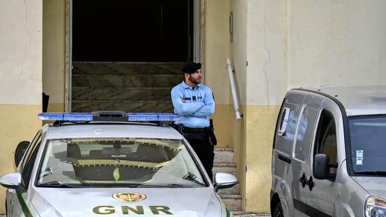 Suspeito entrega-se à GNR após dois disparos contra ex-mulher em Rio Maior