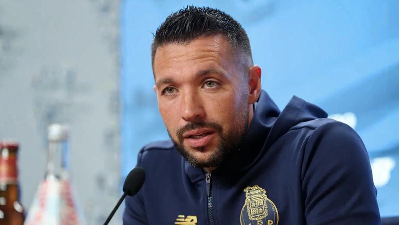 Farioli mantém foco na equipa, apesar de acusações entre presidentes