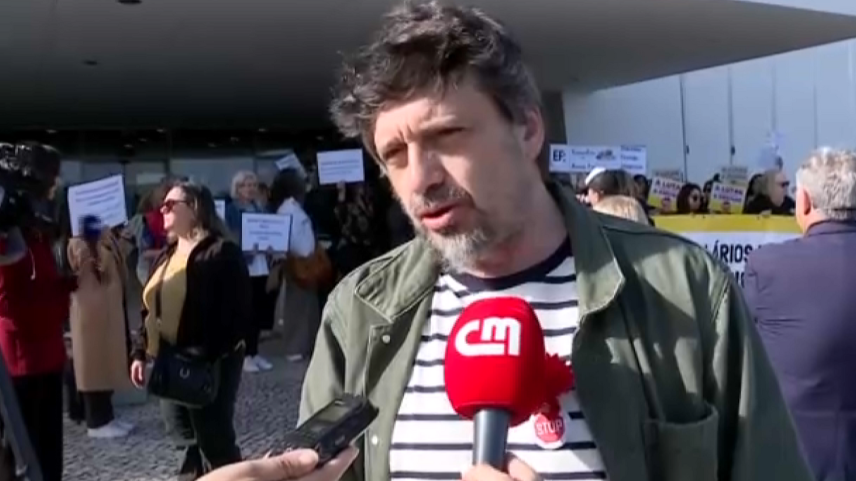 Professores protestam contra amianto nas escolas do Seixal