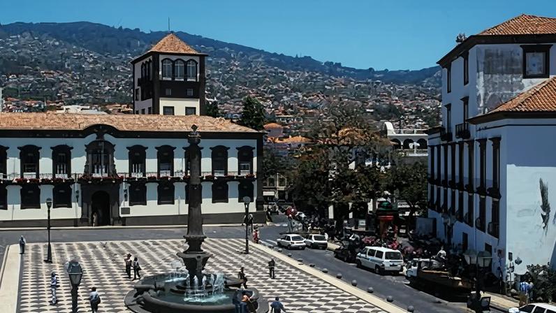 Sindicato dos Professores entrega petição com 2.163 assinaturas ao parlamento