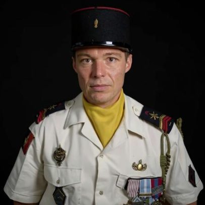 Macron anuncia morte de militar francês em ataque do Hezbollah no Líbano