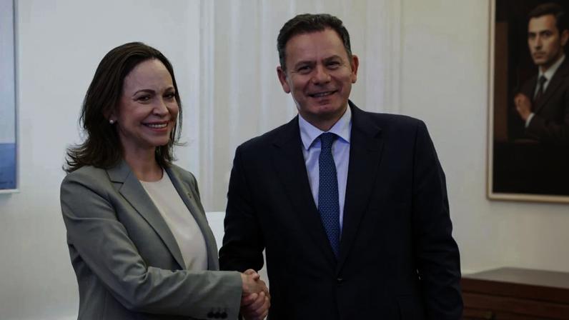 Luís Montenegro e Corina Machado no Palácio de São Bento