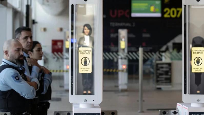 Trabalho de fiscalização de passageiros no Aeroporto de Lisboa criticado pela Comissão Europeia
