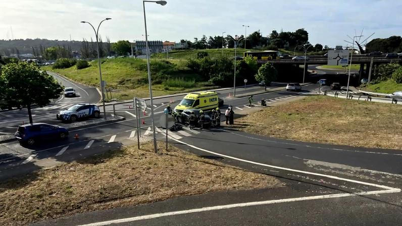 Ferido grave em colisão entre moto e carro no IC19
