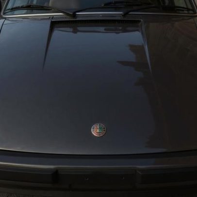 Casal assalta casa e esconde Alfa Romeo clássico de 25 mil euros