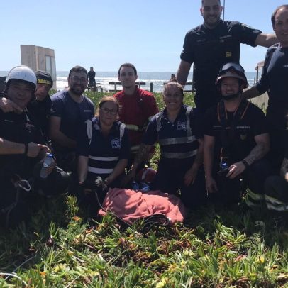 Bombeiros resgatam cão de poço de 25 metros em Leça da Palmeira