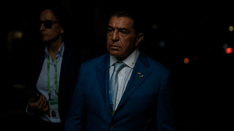 Conselheiro de Trump afirma que mulheres brasileiras são 'raça maldita'